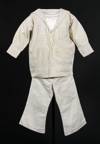 Boys sailor suit, 1890. Te Papa