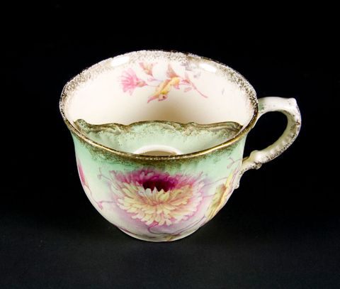 Moustache cup, England, maker unknown. Gift of Mrs Ockenden and Miss Stephenson, 1963. CC BY-NC-ND licence. Te Papa (CG000707)