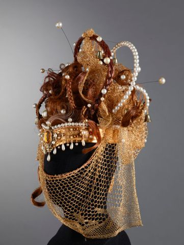 Headdress, mid 1970s, Wellington, by Frank Lund. Purchased 2003. © Te Papa. CC BY-NC-ND licence. Te Papa (GH014470)