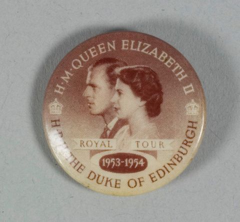 Badge, ’Royal Tour’, 1953, New Zealand. Maker unknown. Gift of Tony Mackle, 2011. Te Papa
