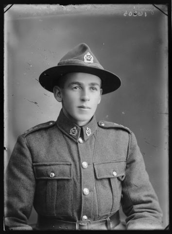 B.046035. Portrait of an unidentified World War I soldier photographed by Berry & Co., Wellington, 1914-1918