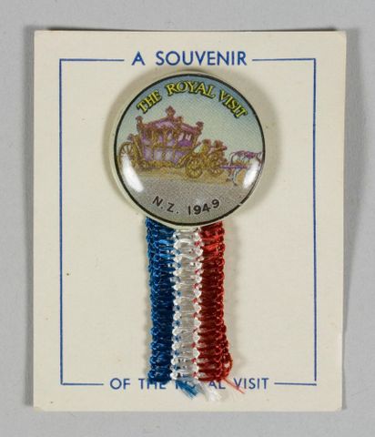 Badge, ’Royal Visit’, 1949, New Zealand. Maker unknown. Gift of Lynette Townsend, 2011. Te Papa