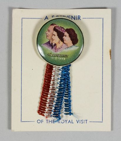 Badge, ’Royal Visit’, 1949, New Zealand. Maker unknown. Gift of Lynette Townsend, 2011. Te Papa