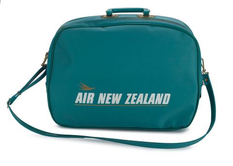 Air New Zealand flight bag, 1965 - 1973, commissioned by Air New Zealand. Purchased 1998. CC BY-NC-ND licence. Te Papa (GH009083)