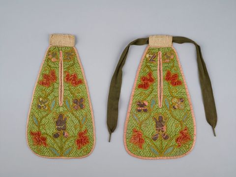 Pockets, circa 1760, England, maker unknown. Gift of the Wellington Embroiderer's Guild Inc., 2002. CC BY-NC-ND licence. Te Papa (GH007784)