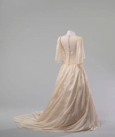 wedding dress made of parachute silk Dresses from the sky: WW2 wedding gowns made from silk and nylon parachutes
