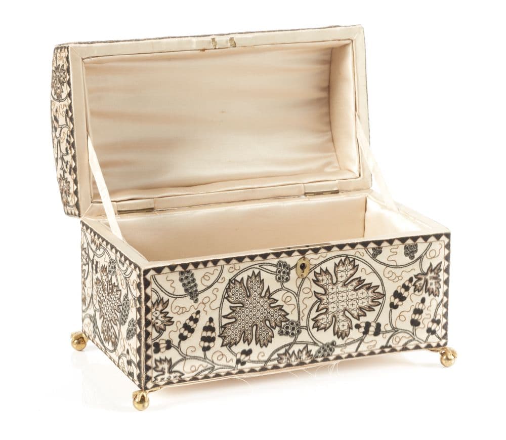 Casket or workbox | Collections Online - Museum of New Zealand Te